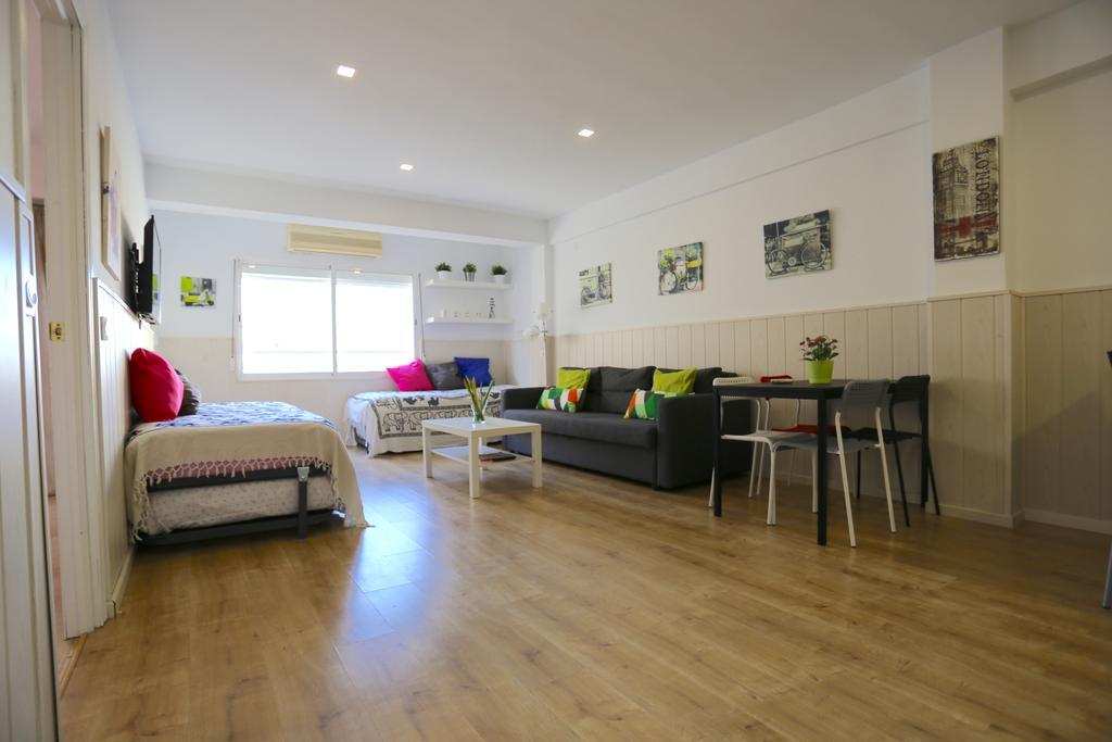 Larios Centro Las Flores Apartment Malaga Ngoại thất bức ảnh
